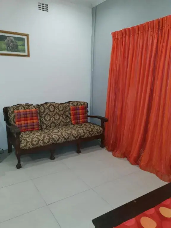 Lyronne Guest house, Shuttle and Tours