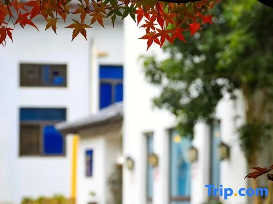 Zhongling Waterfront Camping Hot Spring Holiday Meisu (West Lake Lingyin Scenic Area Branch)