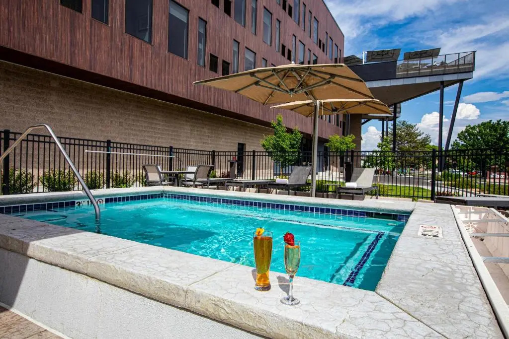 Hotel Maverick