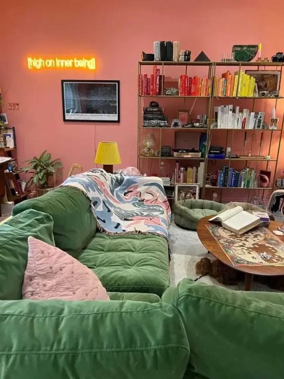 Colourful and Stylish 1 Bedroom Flat in Kensington