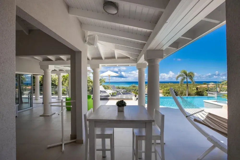 Walk to the Beach! Fabulous Villa With Huge Heated Pool, AC, Free Wifi, Ideal for Groups