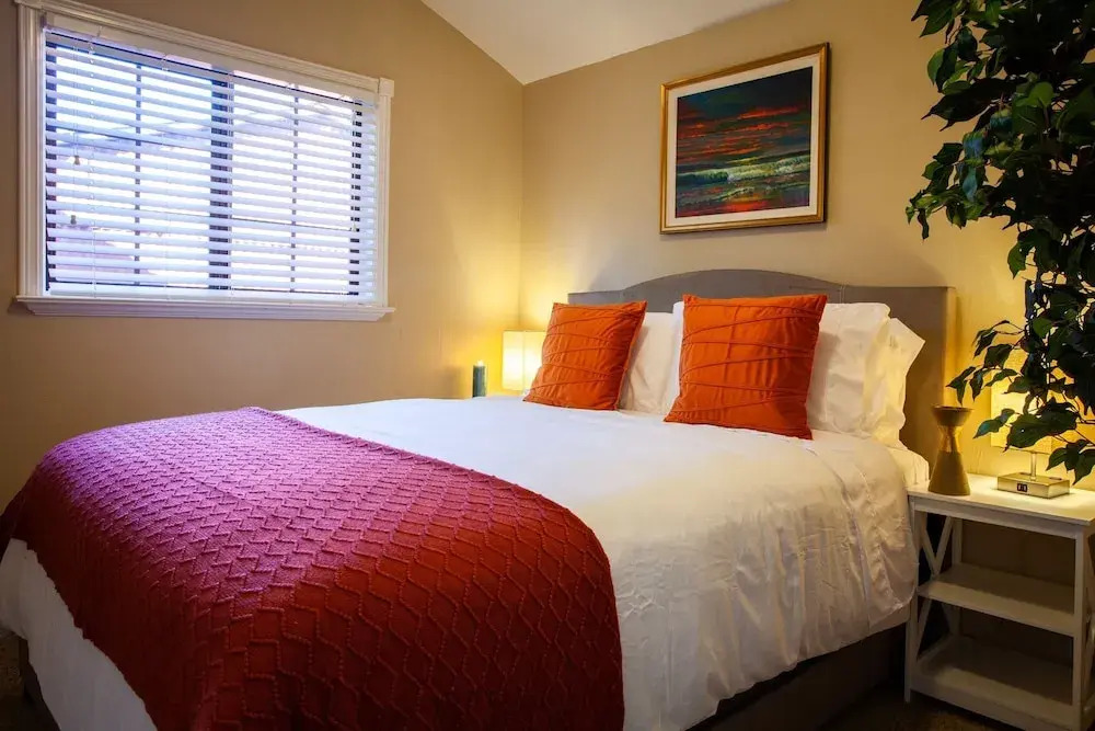 Cute And Relaxing 2br House In Cherry Street District 2 Bedroom Home by Redawning