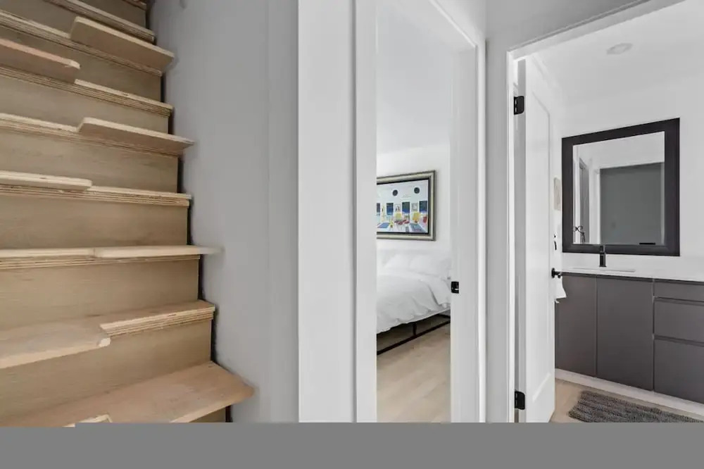 Newly Renovated 2BR Kits Home Prime Location