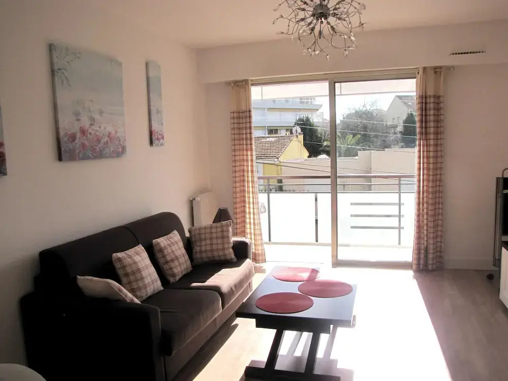 Apartment With one Bedroom in Antibes, With Enclosed Garden and Wifi - 250 m From the Beach