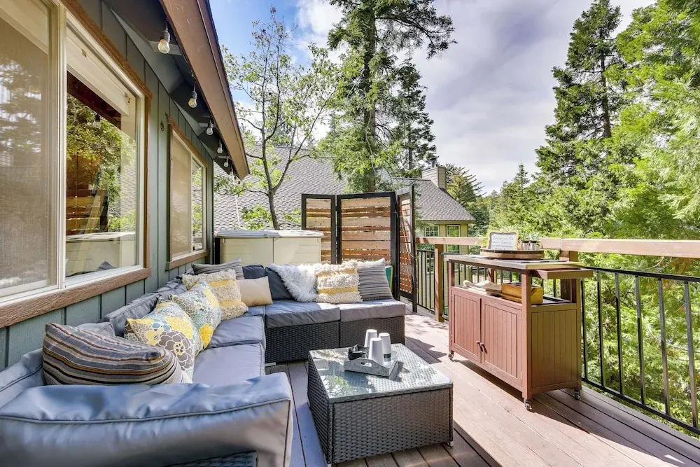 Cozy & Chic Lake Arrowhead Cabin w/ Deck