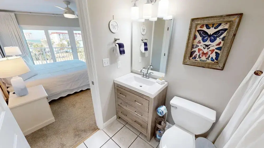 Seacrest 413 is a 2 BR Gulfside on Okaloosa Island by RedAwning