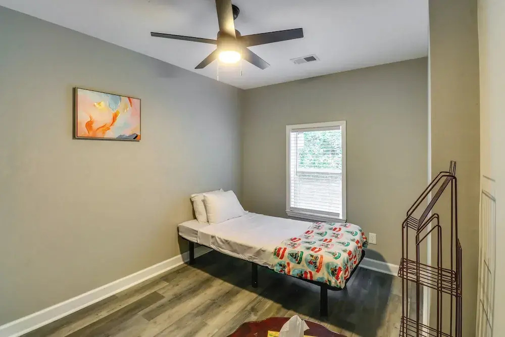 9 Mi to Downtown Atlanta: Quiet Eastside Apartment