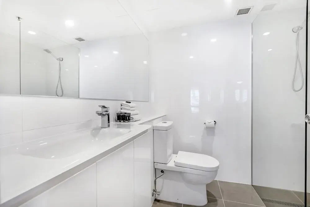 Victoria Square 2 Bed Ocean View Broadbeach