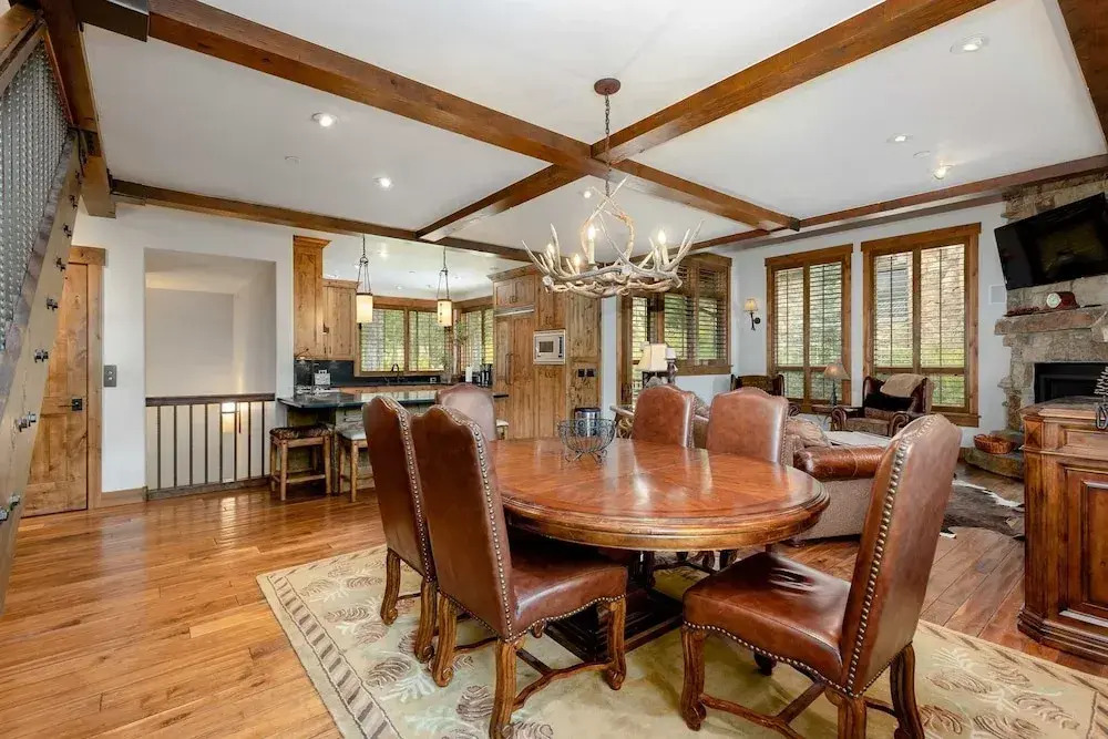 Amazing Pet-Friendly Executive Home, Ski-In Walk-Out - LR884 by Redawning