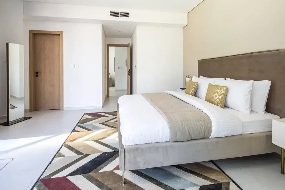 Modern + Minimalist 1BR in Burj Khalifa Boulevard!