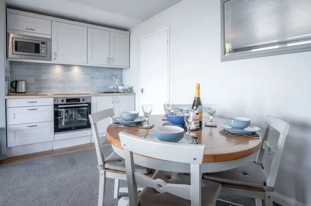 17 Beach Court - 2 Bed Apartment - Saundersfoot