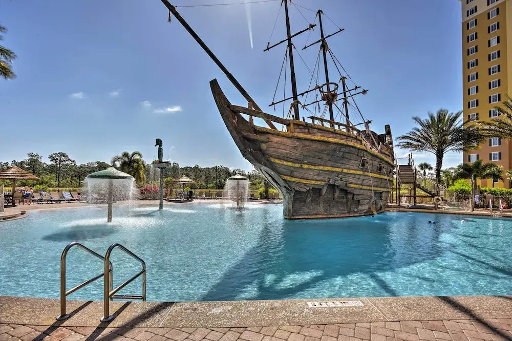 Luxury Orlando Escape - 4 Mi to Disney World!