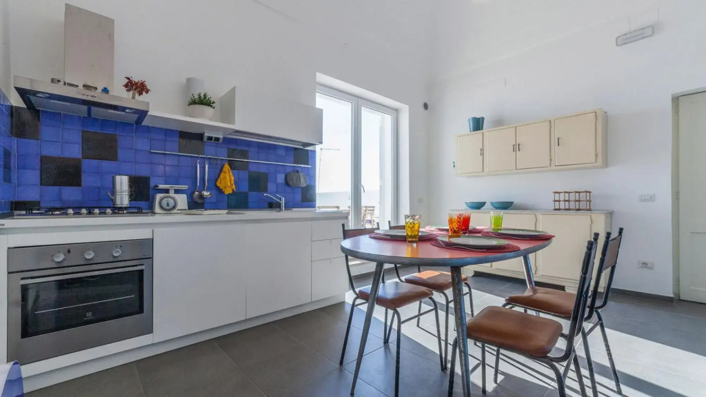 Charming apartment near the historic centre of Gallipoli, with enchanting view on the sea.-APPAR.TO LA BIANCATA
