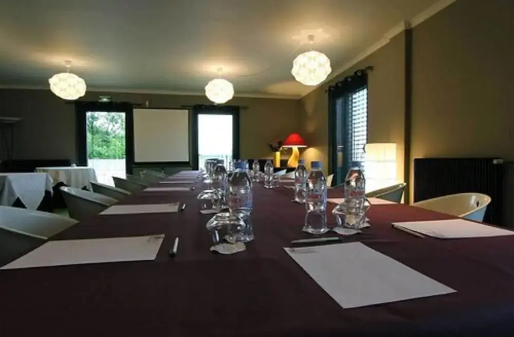Hôtel Restaurant La Montagne De Brancion