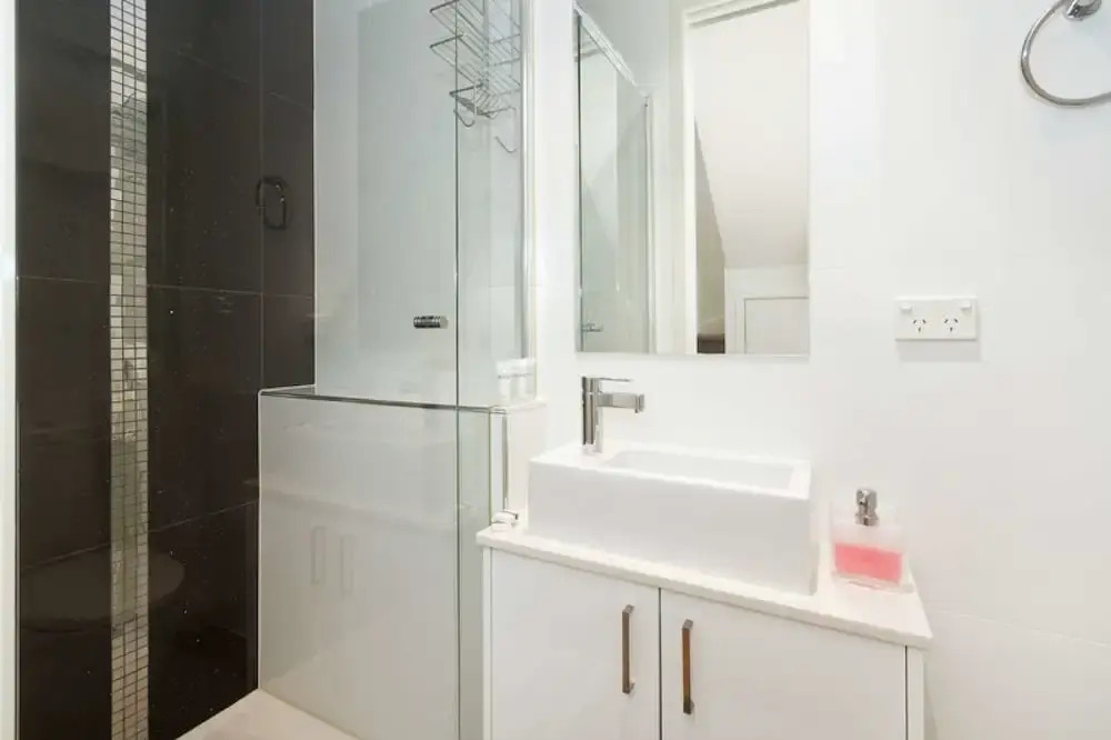 Mitford St Elwood Lifestyle