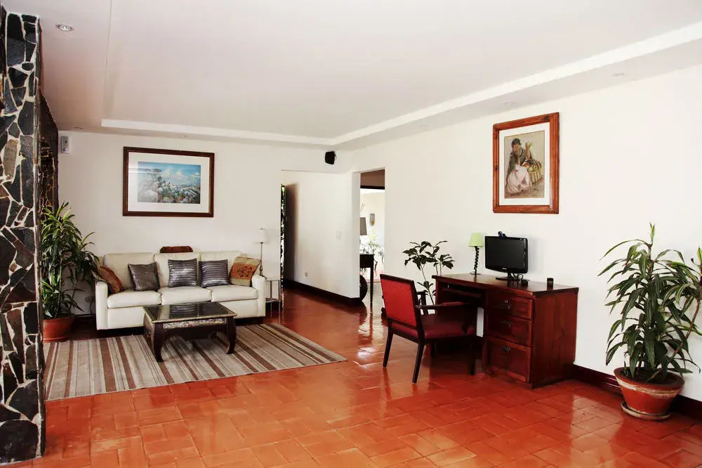 Nest Hotel B & B