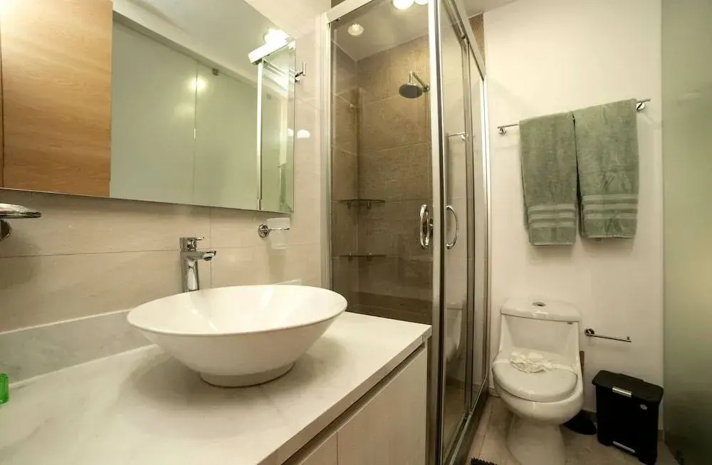 Close To Mamitas Beach, 2 Br for up to 5 sleeps and Rooftop Pool!