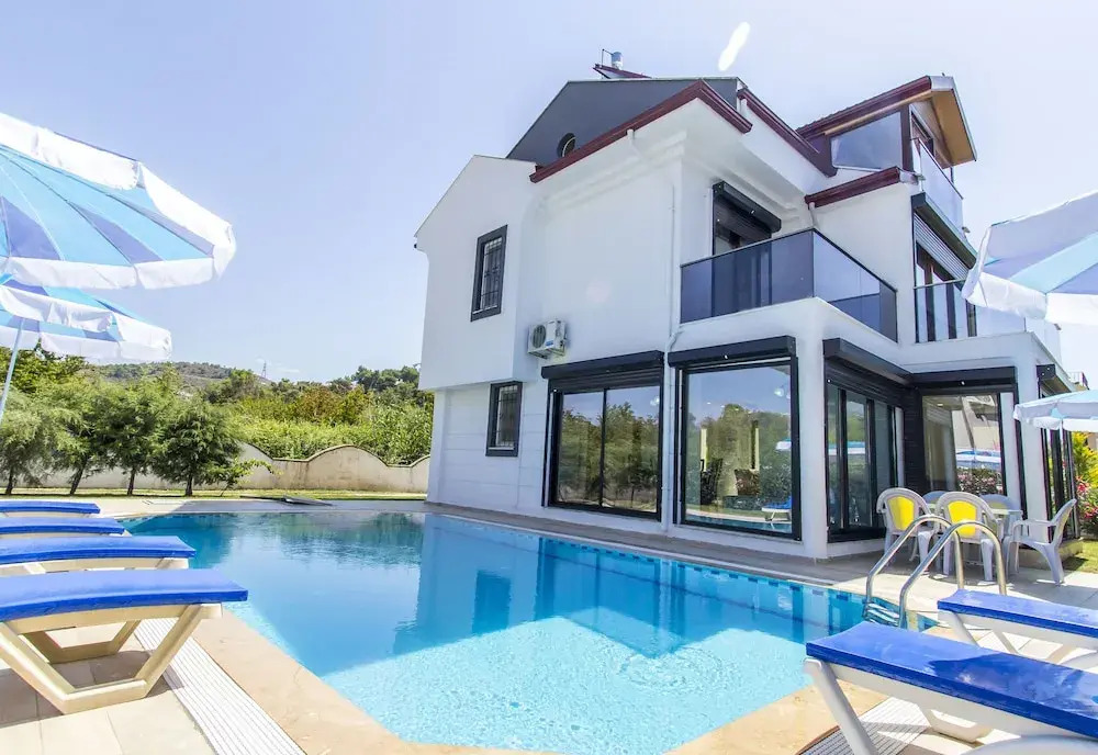 Villa Serra by Villamnet
