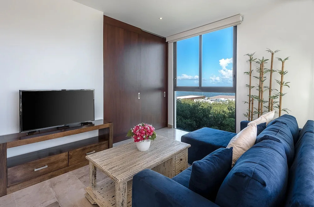Elegant 1 BR  with ocean view by Happy Address