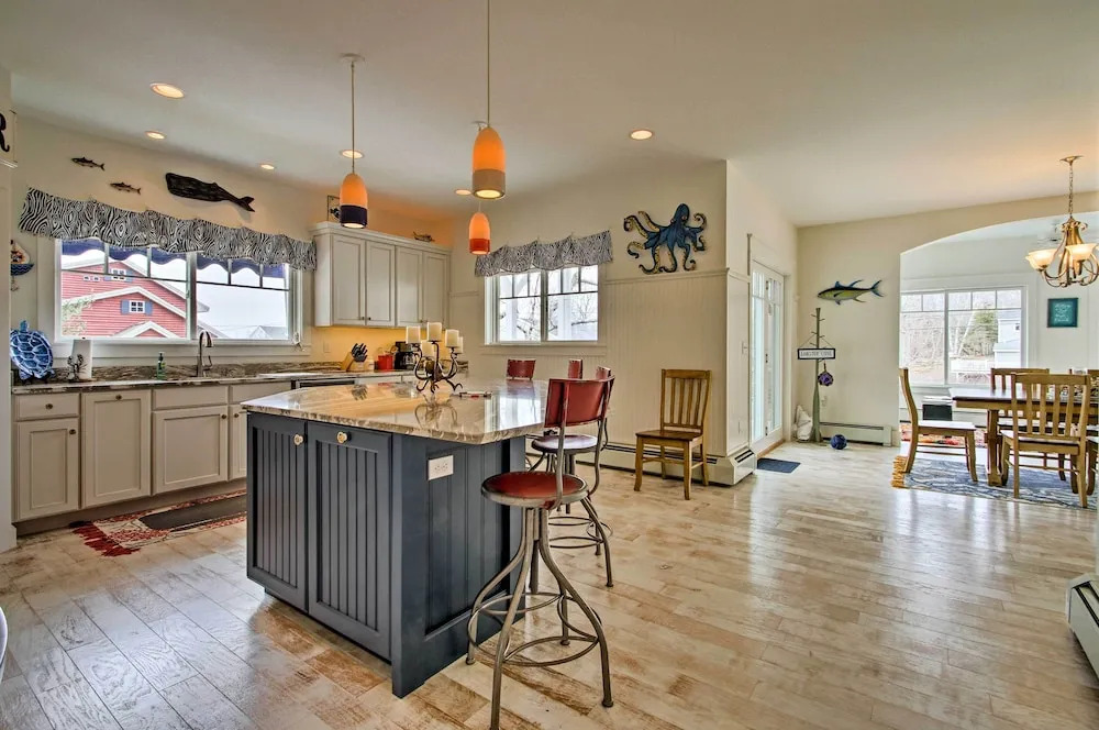 Boothbay Harbor Beach House By Park & Restaurants!