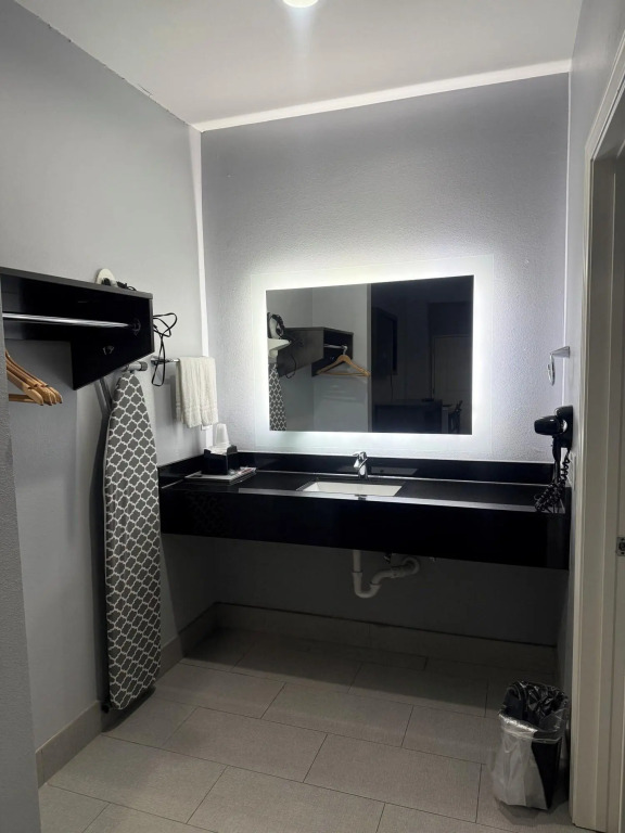 Platinum Inn and Suites
