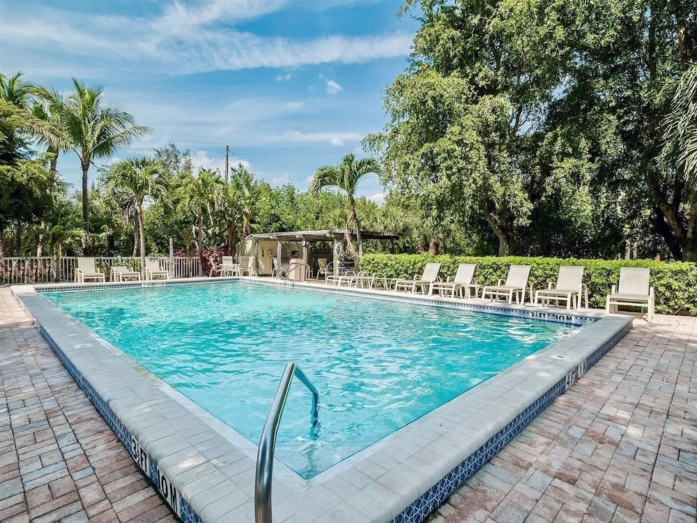 South Seas Beach Villa 2001