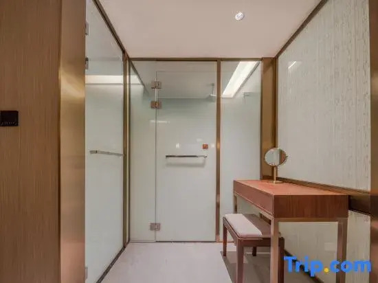 Guiyang Guanshanhu Maison New Century Hotel