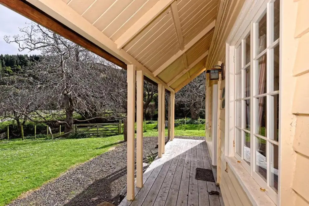 Historic Pavitt Cottage - Robinsons Bay Holiday Home