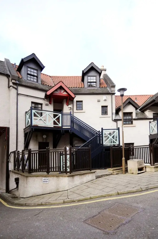 234 Hawthornbank Lane Apartment