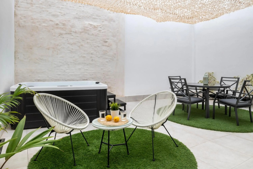 Lola 14 Suite Apartment