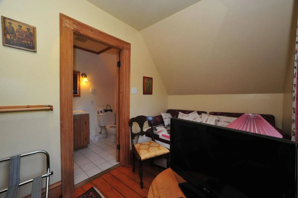 Little Shemogue Inn