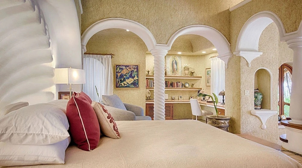 Imagine Renting a Luxury Holiday Mansion on Cabo's Best Surfing Beach, El Tule, San Jose del Cabo Mansion 1016