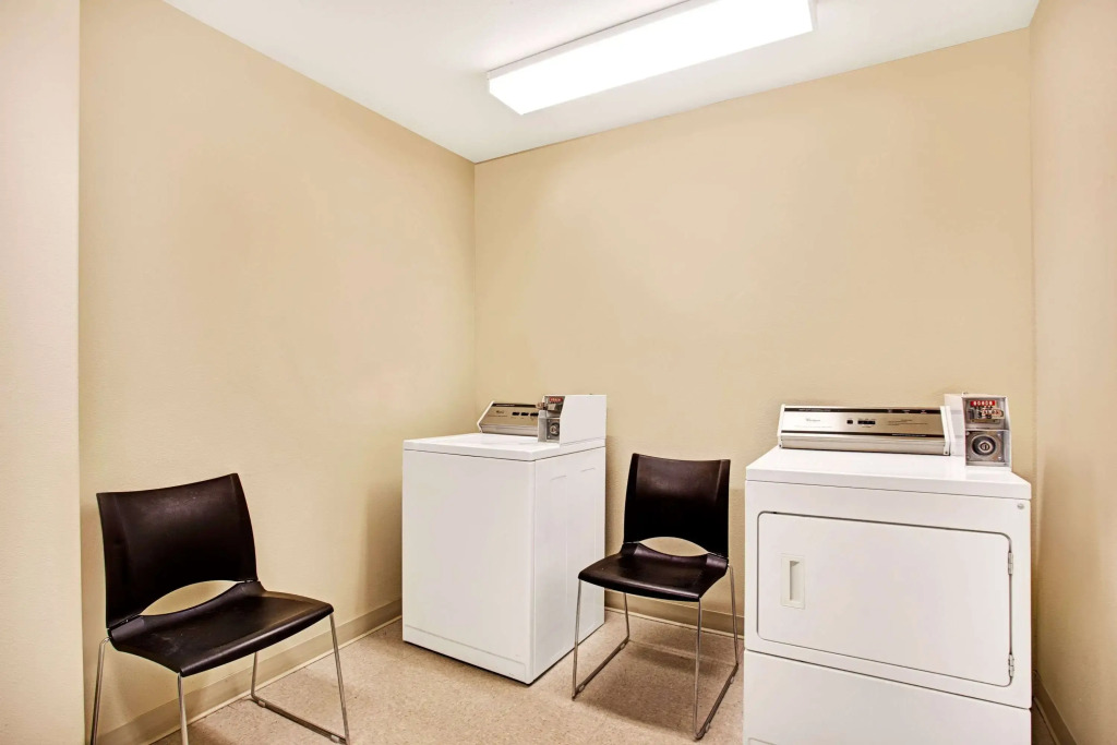 Super 8 by Wyndham Lachenaie/Terrebonne