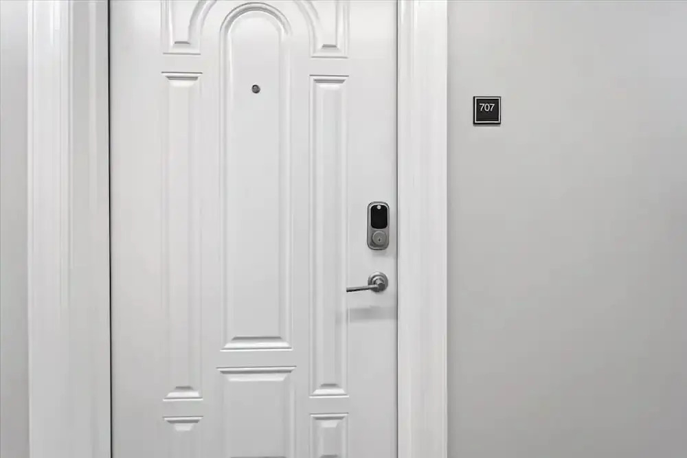 Modern 1 Bedroom Next Door to PPG Arena