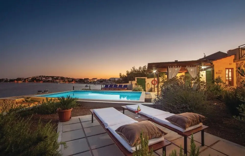 Awesome Home In Sevid