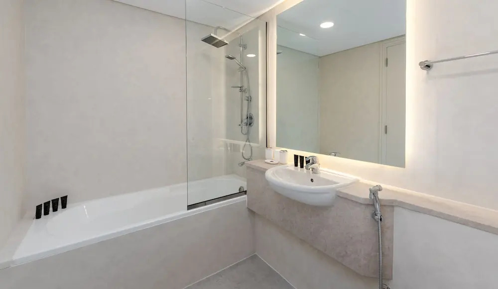 Pristine Difc 2BR w Pool Gym