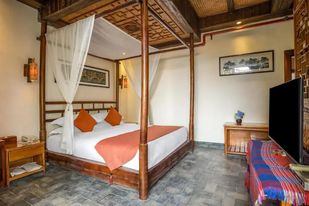 Yangshuo River Lodge Hotel--English speaking team&Swimming pool&Activties organized&Free pick up from Airport or TS over 3 nights