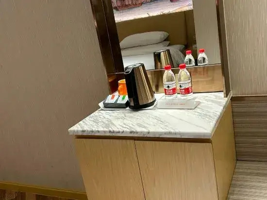 Vienna Hotel ( Guiyang Yunyan District Government Daying Po subway station)