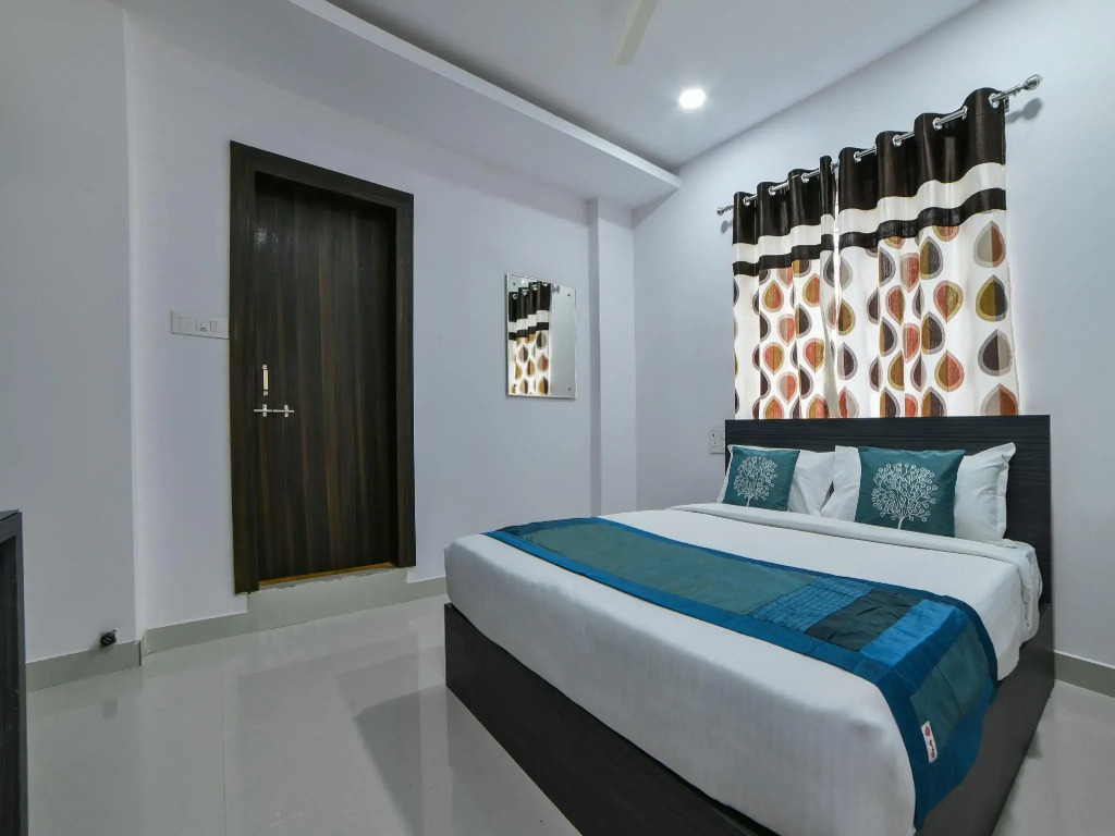 OYO 16432 Srirama Hotels, Khazaguda