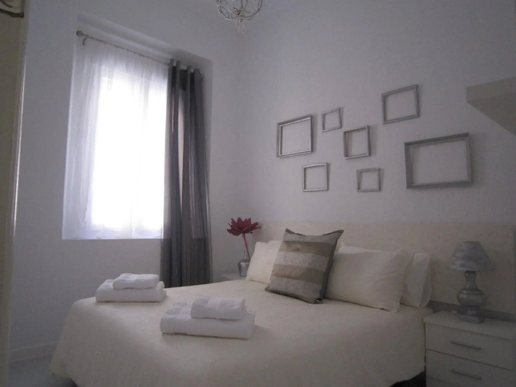 Bromham Apartment