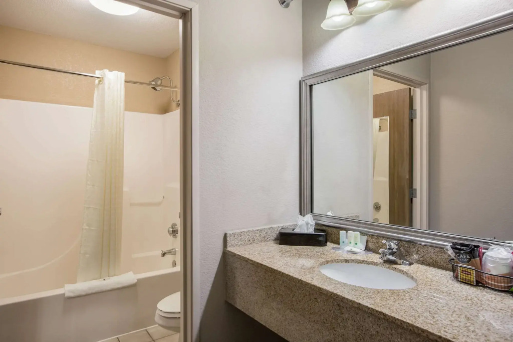 Quality Inn & Suites Lawrence - University Area