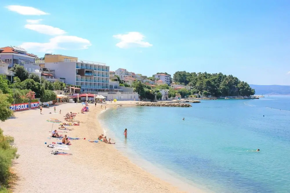 A2 Beachfront apt With big Terrace and sea View