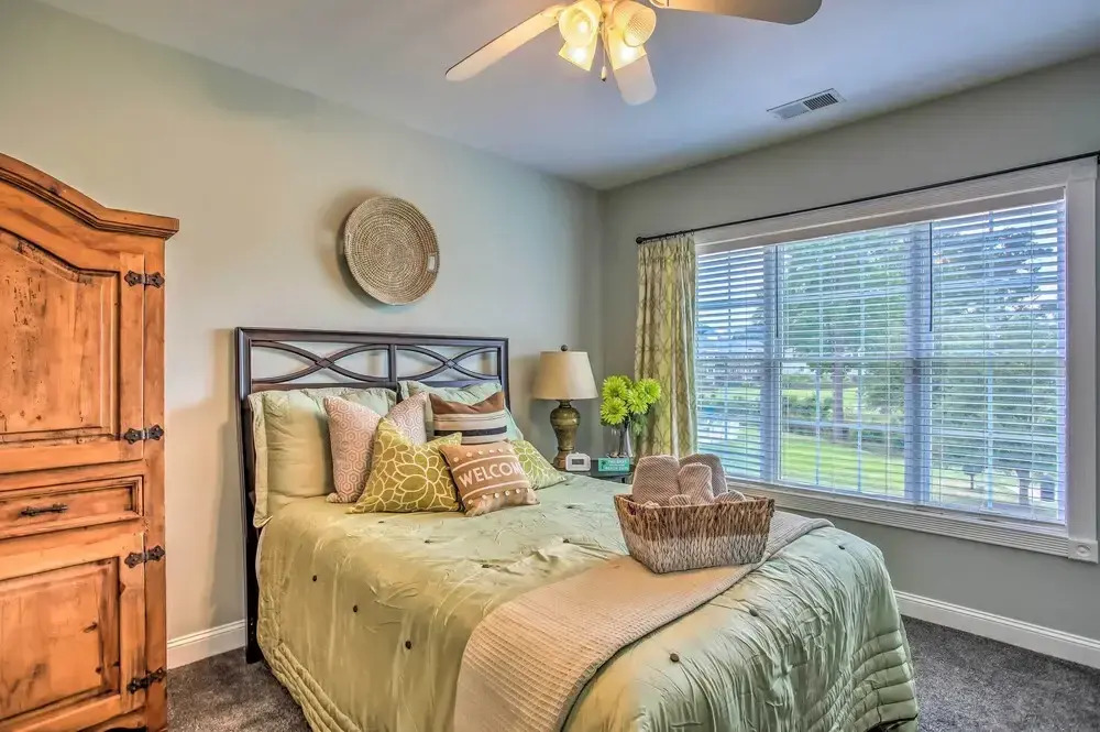 'No Rush Fore' Condo Near Beaches & Golfing!