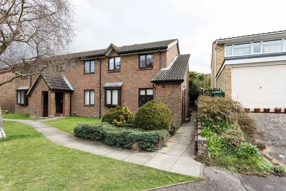 Park View- Close to East Surrey Hospital- Self Contained 2 bed