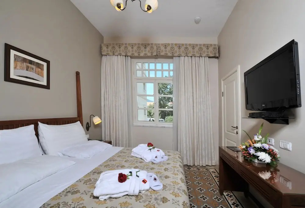 The Colony Hotel