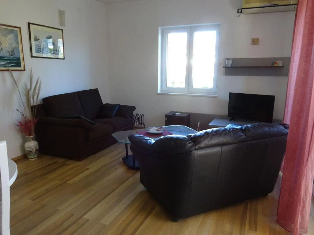 Large Apartment in Malinska near Sea