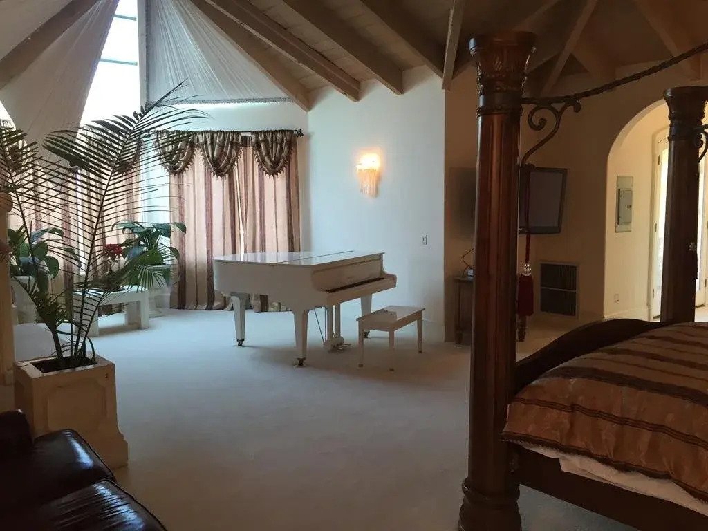 The Stradella Court Mansion