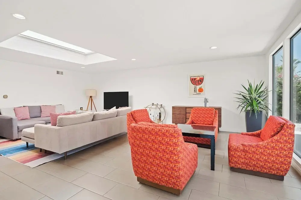 Aurora Oasis Stylish 4 BDR