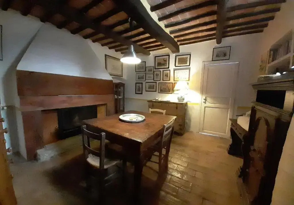 Casa del Piano Valle dei Calanchi in front of Civita Di Bagnoregio