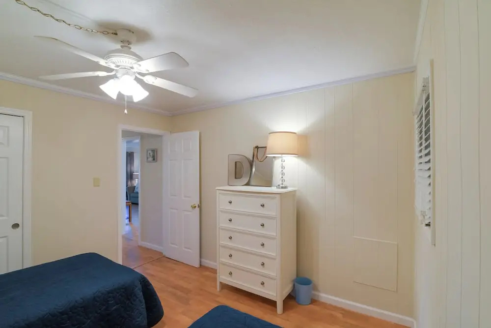 2 Mi to Apache Pier: Gem w/ Pool Access